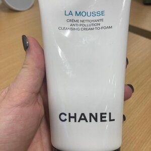 Chanel La Mousse Cleansing Cream to Foam